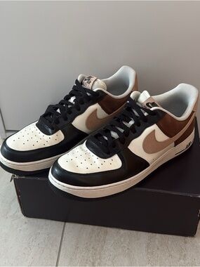 Nike Low-Top Sneakers in Black, White & Brown- Size 11